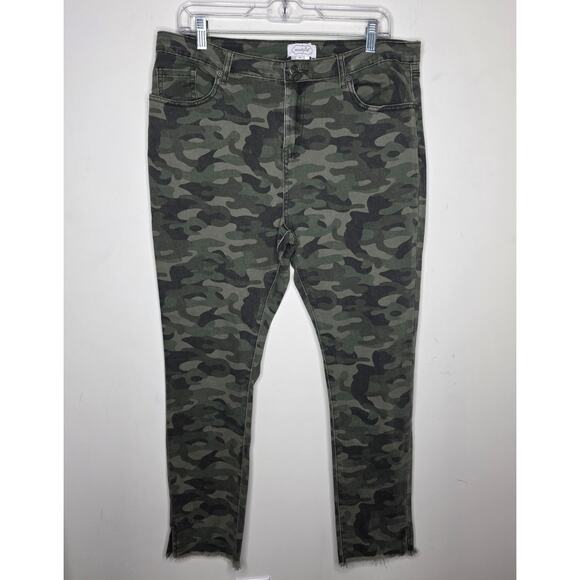 NWT Mudpie Rory green camouflage raw hem cotton blend pants jeans - medium - Picture 3 of 3